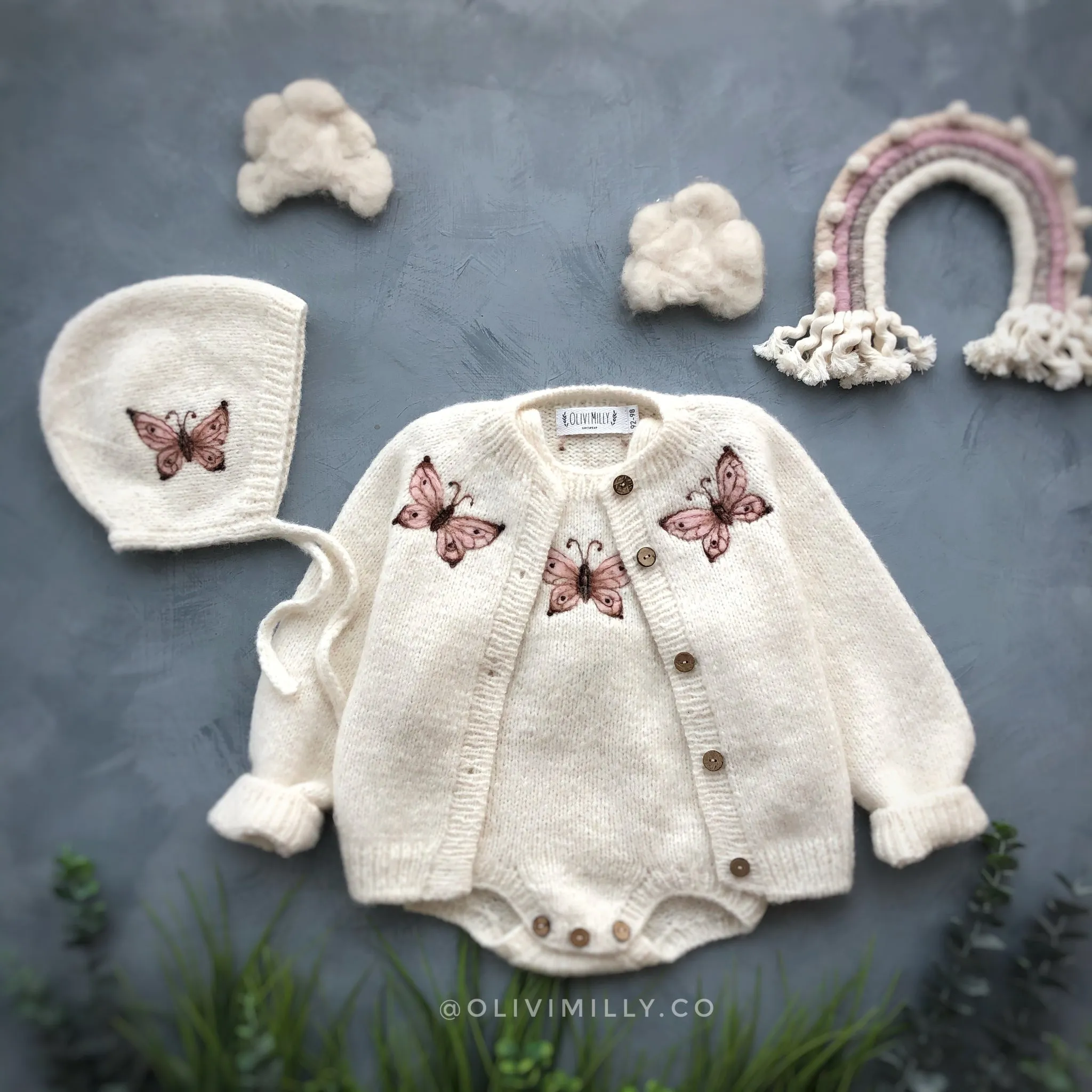 Butterflies bonnet |off white| in stock (0-3m)