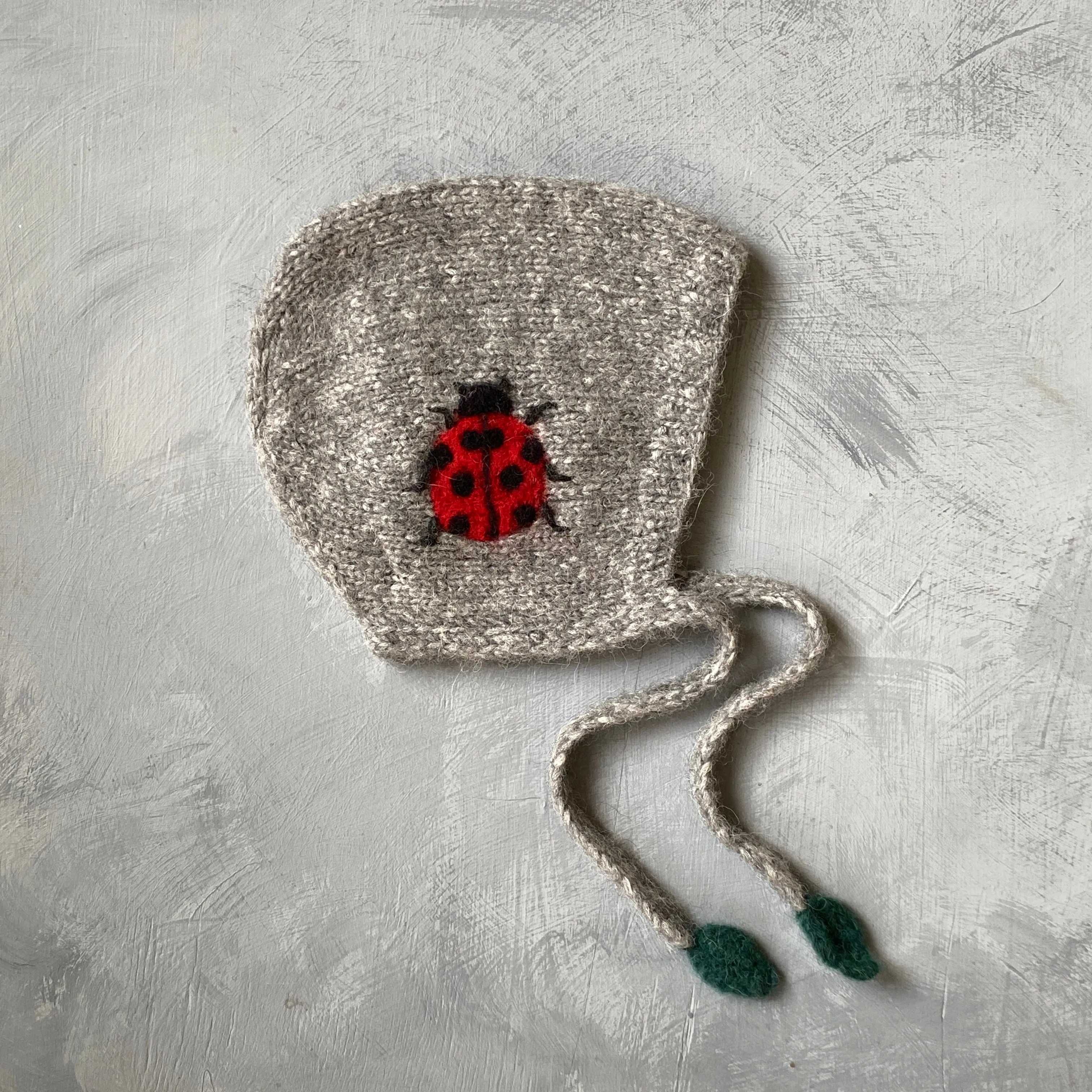 Ladybug bonnet | Dark Grey